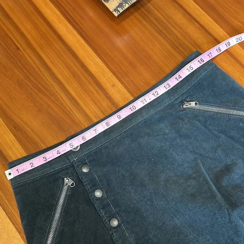 Kuhl Streamline Corduroy Button Front Skirt in Gray Size 8